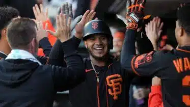 Giants jump on Rockies early, cruise to finish in 9-1 win