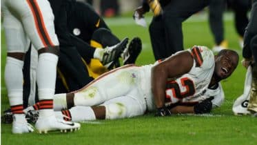 Nick Chubb's gruesome injury — and its aftermath — shows why NFL RBs deserve hazard pay